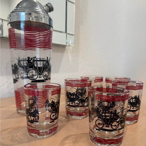 Elegant Red and Black Cocktail Shaker Set with Glasses - Picture 2 of 7